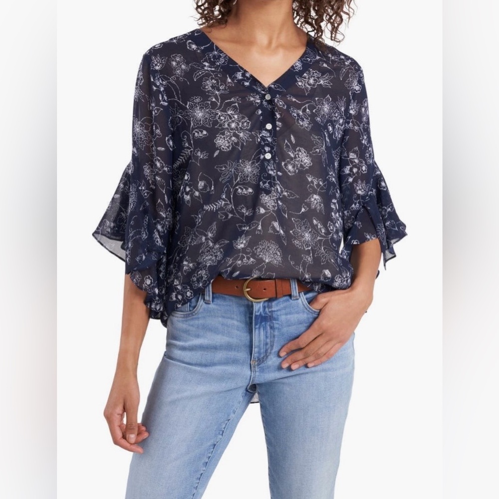 Vince Camuto Floral Ruffle sleeve Navy Blouse
Worn a few times-like new